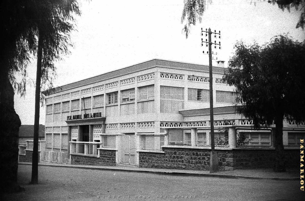 Relizane 511- ecole maternelle Edmond Naegelen COLLECTION DES AMIS DE ND DE SANTA CRUZ.jpg